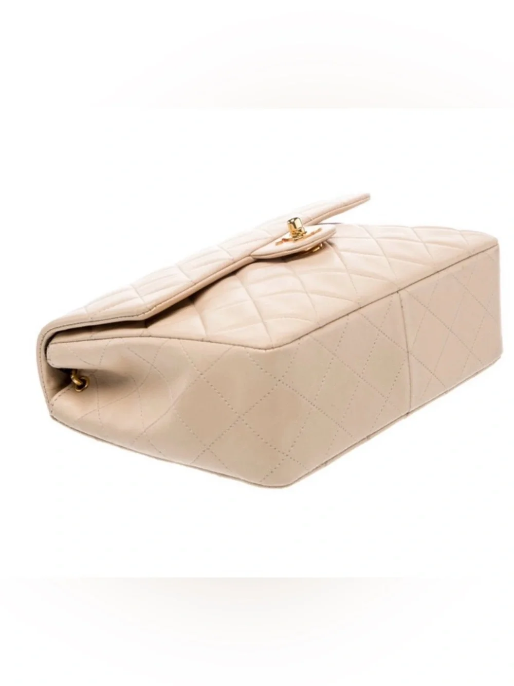CHANEL Quilted Shoulder Bag in Beige with Gold Hardware - Picture 4 of 5